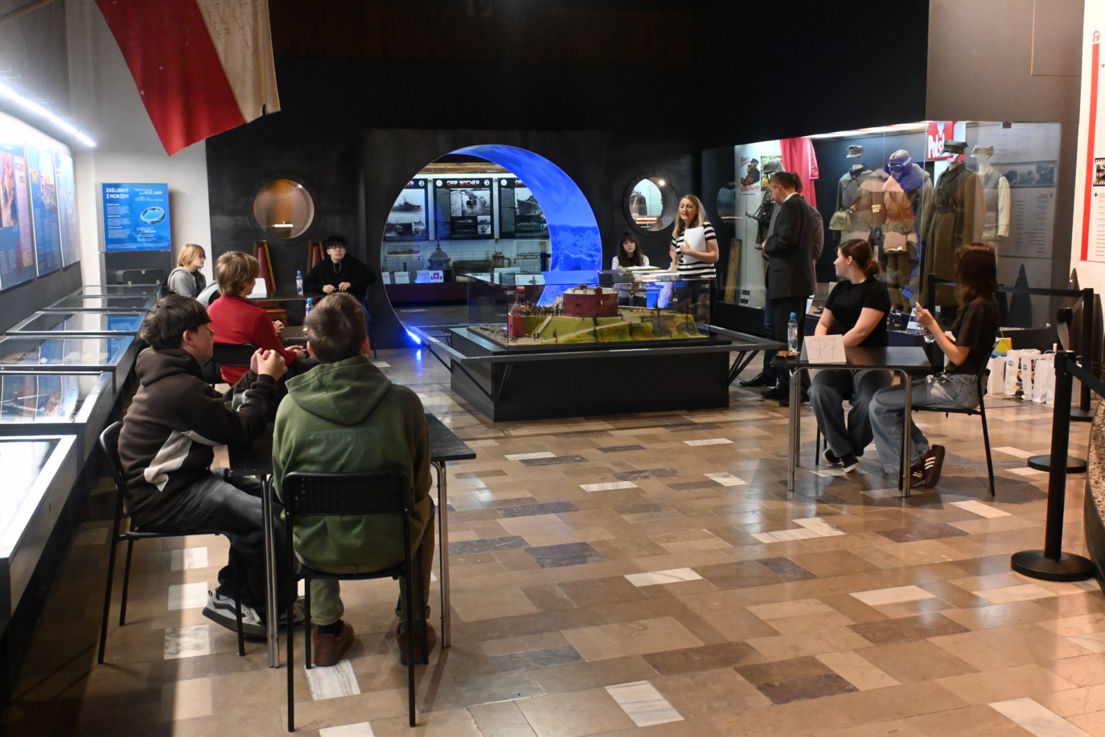 Uczestnicy w Muzeum Oręża Polskiego